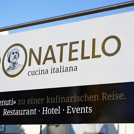 ホテル Donatello ゴッサウ エクステリア 写真